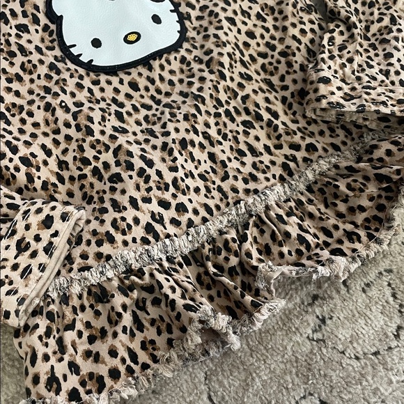 Hello Kitty Leopard 🐆 Print Jacket - Picture 8 of 12